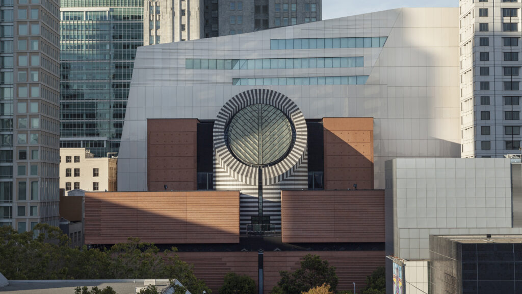 The front of the SFMOMA building