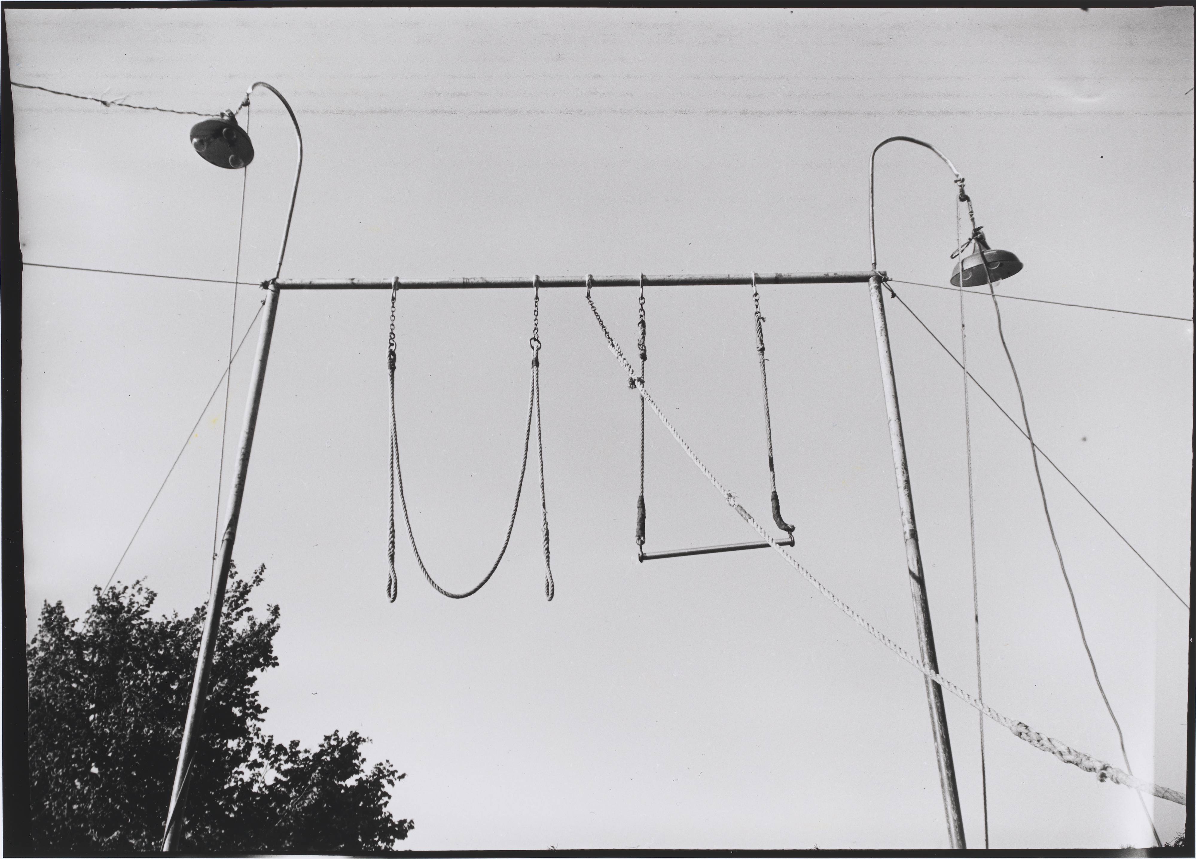 Ellsworth Kelly, Trapeze Swings, Meschers, 1950, printed